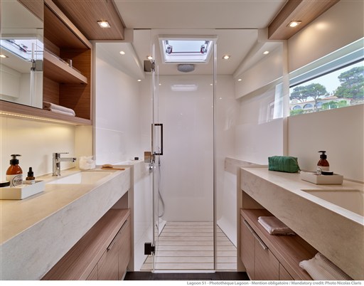 LAGOON-51-INTERIOR-27