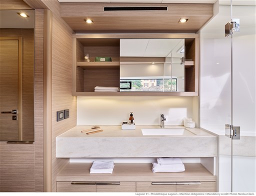 LAGOON-51-INTERIOR-26