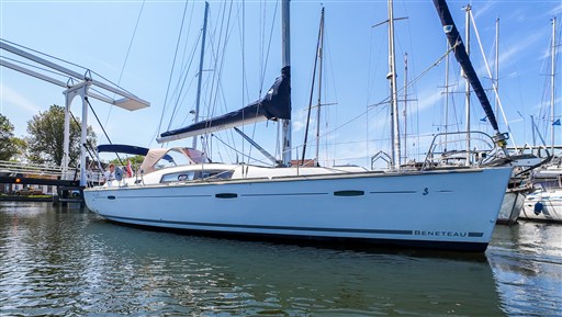 Beneteau Oceanis 40 (3)