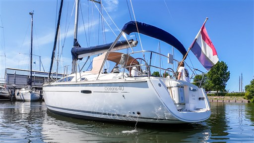 Beneteau Oceanis 40 (10)