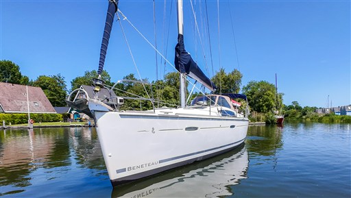 Beneteau Oceanis 40 (12)