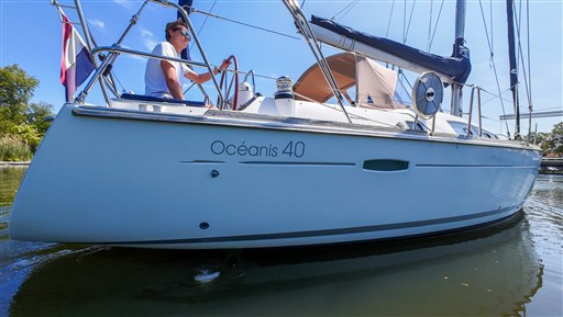 Beneteau Oceanis 40 (7)