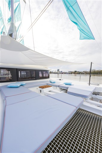 LAGOON_46_ICONIC_EXTERIOR (4)