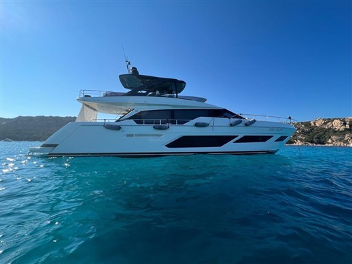 Ferretti Yachts 720