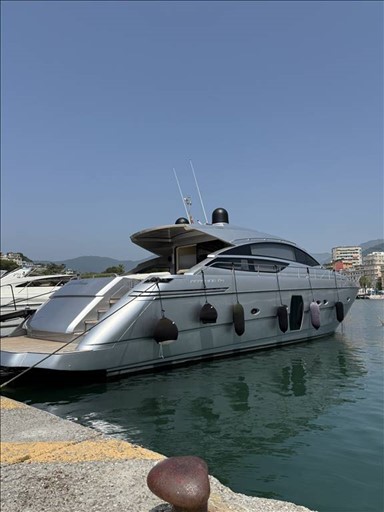 Pershing 64'