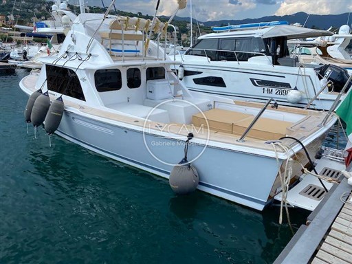 Bertram Yacht 31 Fly
