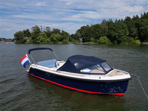 Interboat Intender 750 Cabin