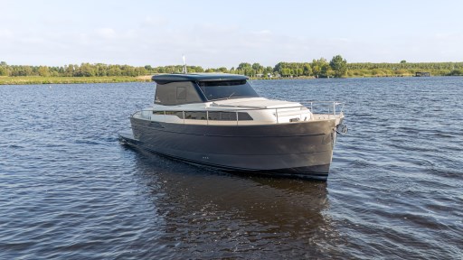 2024 Apreamare GOZZO 38 CABIN cruising on a serene lake.