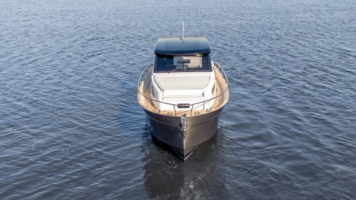 2024 Apreamare GOZZO 38 CABIN cruising on open water, front view.