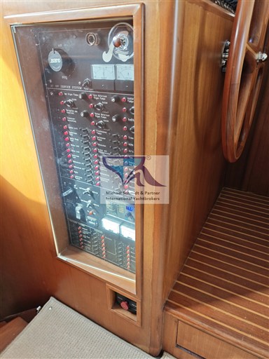 Ocean Alexander 42  19