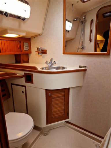 I5 bagno ospiti poppa