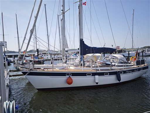 Hallberg Rassy 382