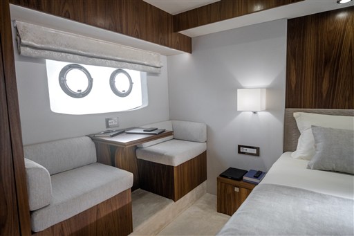 M70-Fly-master cabin3