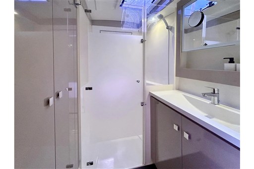 2021-fountaine-pajot-isla-40-sail-9970525-20251006194621226-4