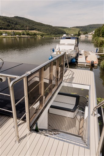 Hausboot Compact 18