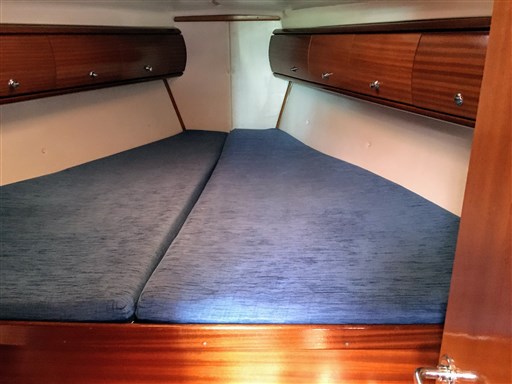 THETIS front cabin bed