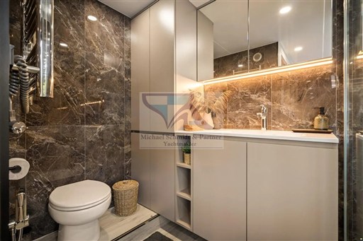 Lake Suite 19