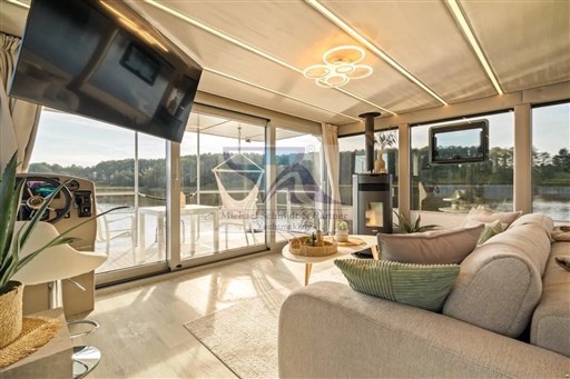 Lake Suite 7