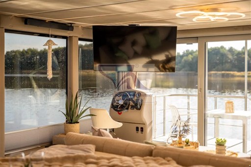 Lake Suite 3