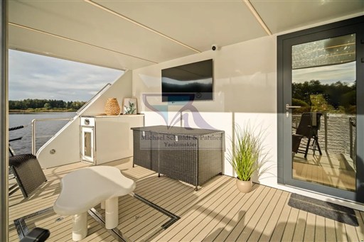 Lake Suite 27