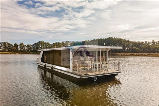 Lake Suite 21