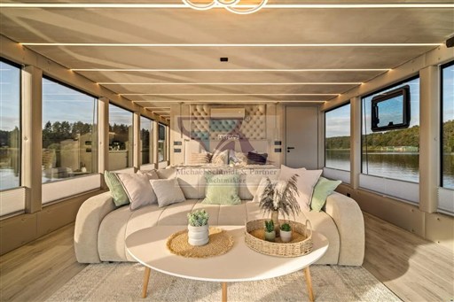 Lake Suite 4