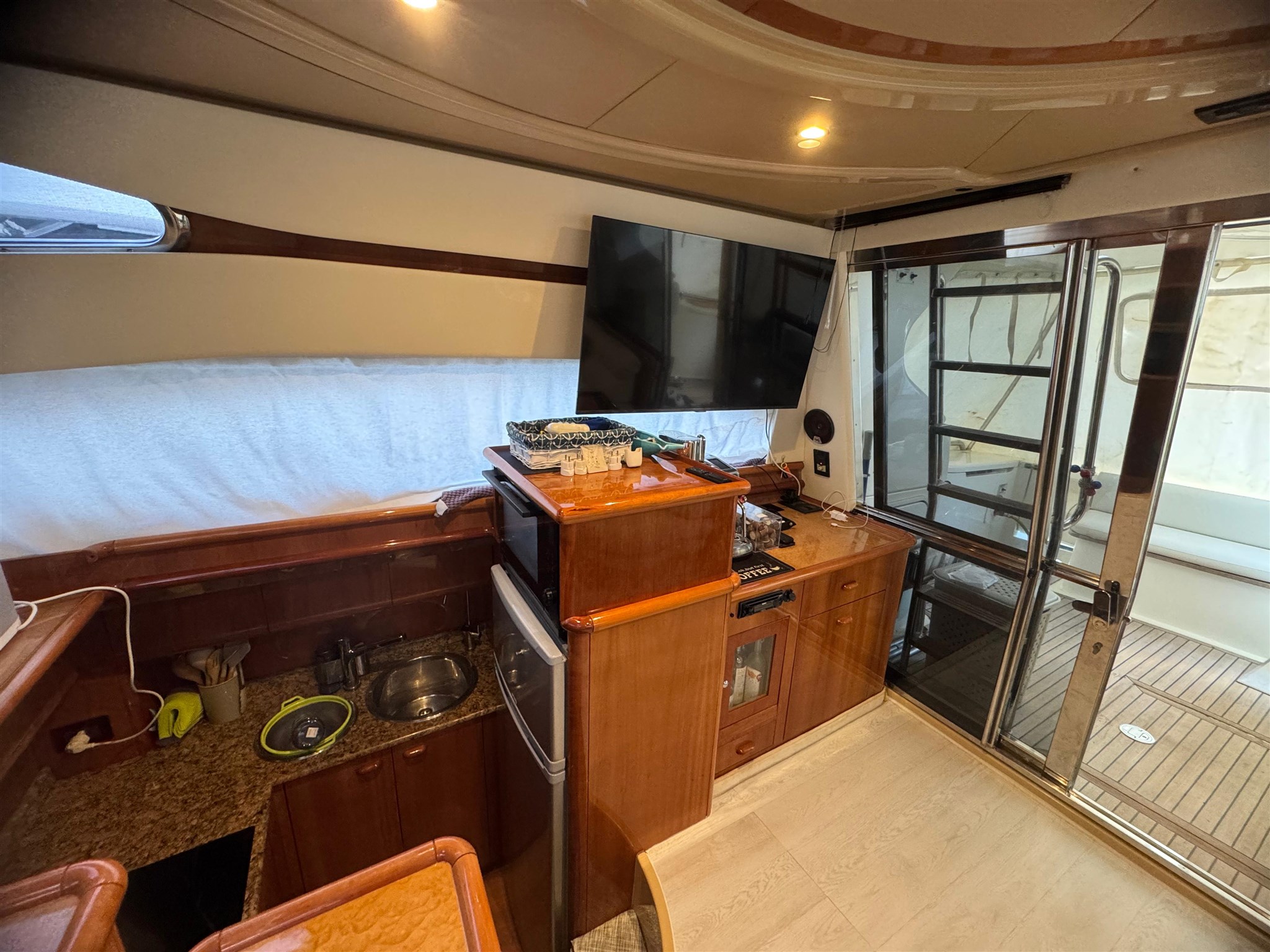 Ferretti 46 tv