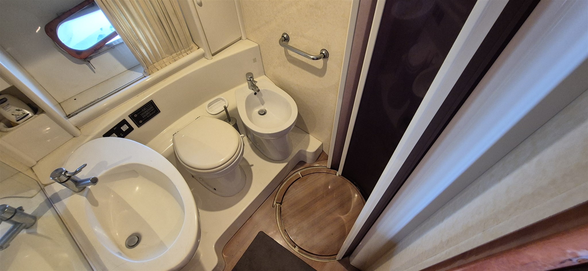 Ferretti 46 servizi armatore