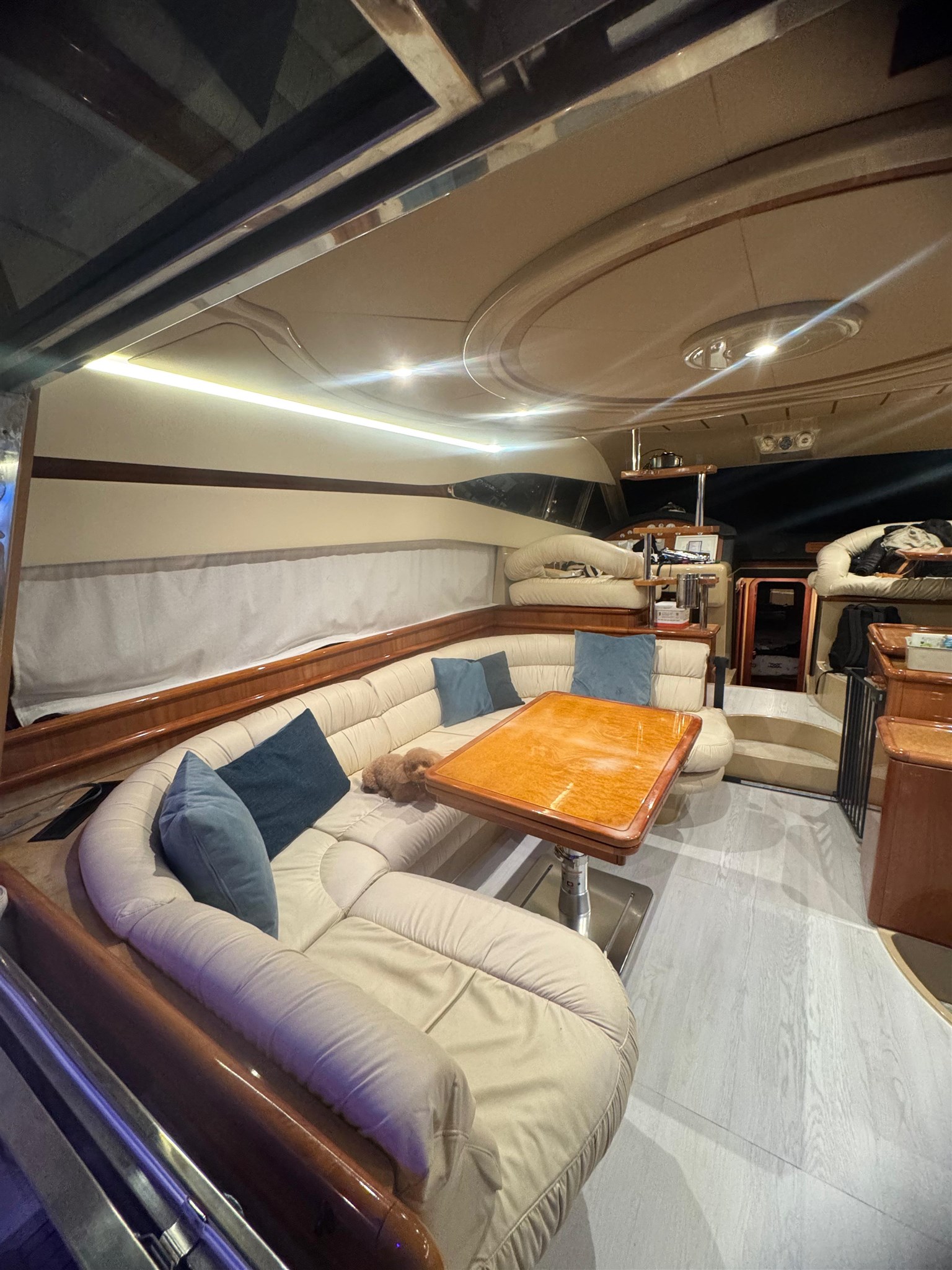 Ferretti 46 salone