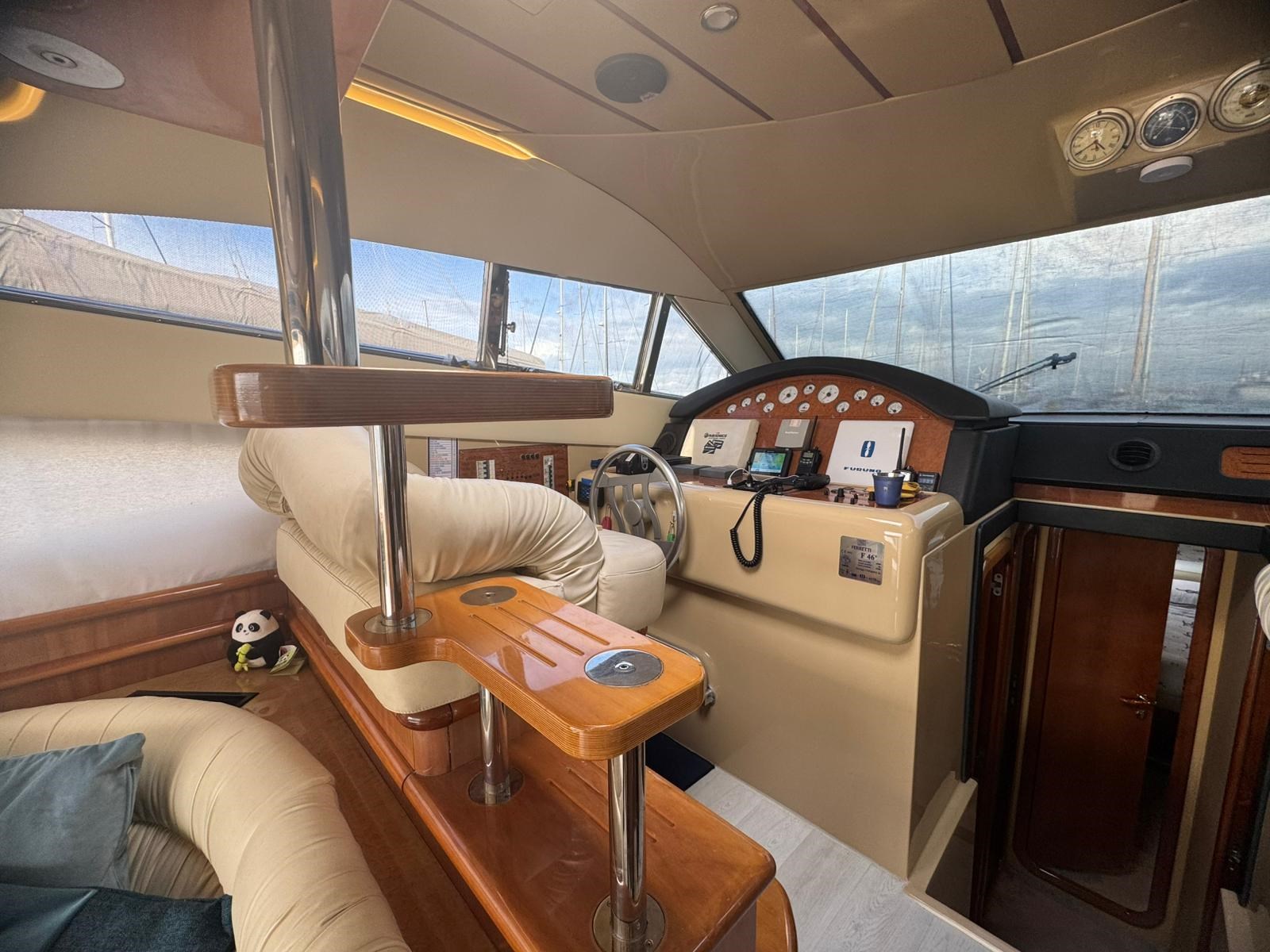 Ferretti 46 scala