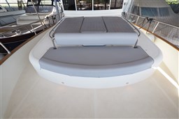 Maine 480_Divano e cuscineria prua