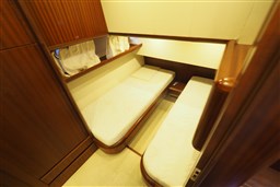 Maine 480_cabina ospiti letti in piano