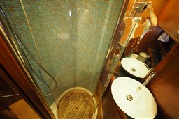 Maine 480_servizi ospiti e box doccia