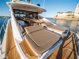 Princess V70 Cockpit sun