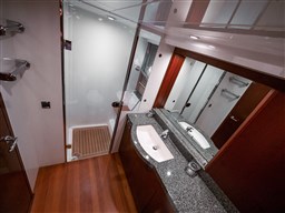 Princess V70 owner shower