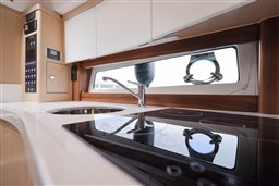 Focus 44_oblò e finestratura cucina