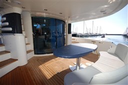 Fairline Squadron 62_pozzetto e porta ingresso