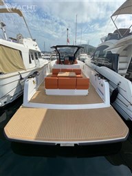 Pardo 38_specchio di poppa e plancia