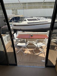 Goldstar 540 S_tavolo e divano pozzetto_up 2022