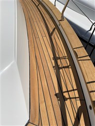 Goldstar 540 S_teak camminamento laterale_up 2022