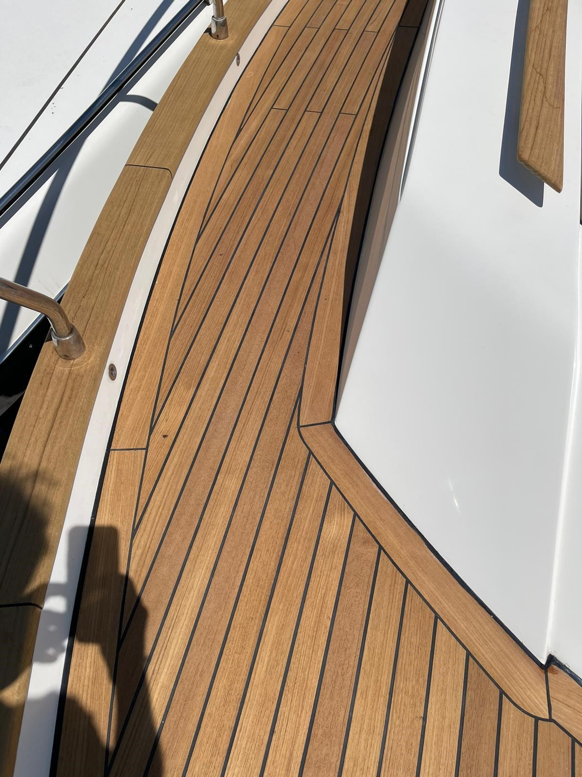 Goldstar 540 S_teak a prua_up 2022