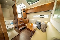 Beneteau GT 36_dinette e accesso seconda cabina_sistership