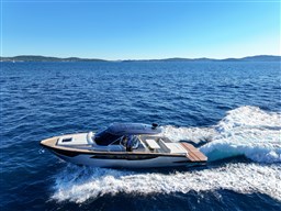 Focus Forza 37_fiancata sinistra navigazione scia