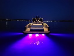 Focus Forza 37_luci sub blu e viola da poppa