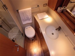 BERTRAM 540_servizi cabina centro barca