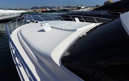 BERTRAM 540_pruavia e prua con cuscineria