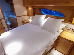 BERTRAM 540_cabina centro barca lato opposto