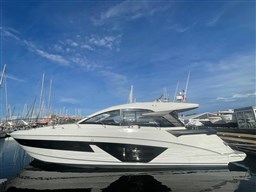 Beneteau Gran Turismo 45_fiancata sinistra ormeggio