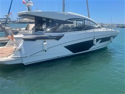 Beneteau Gran Turismo 45_profilo destro ormeggio