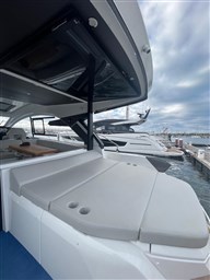 Beneteau Gran Turismo 45_prendisole e telecamera poppa